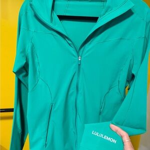 Lululemon Kelly Green Hooded windbreaker - Sz. 6